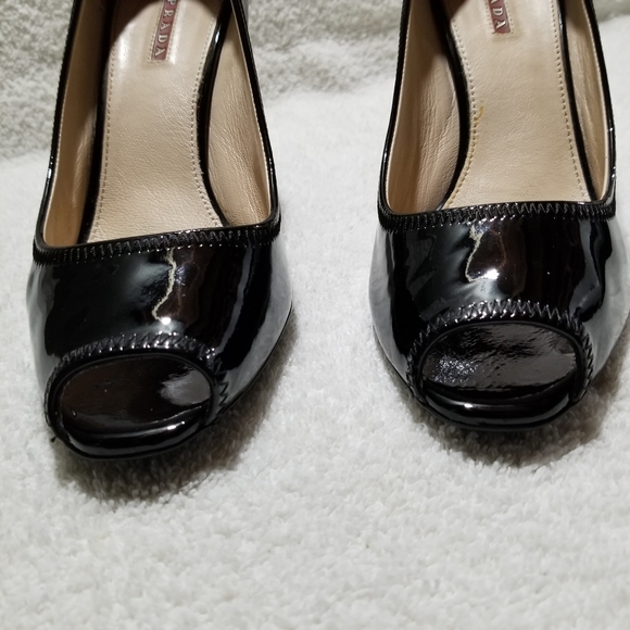 Prada black patent leather open toe shoes - Picture 4 of 8